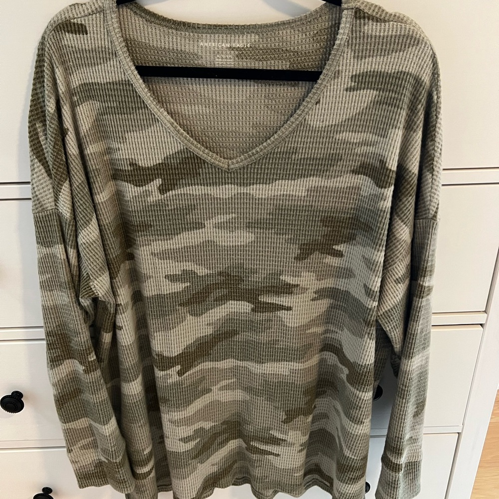 American eagle king sleeve v neck